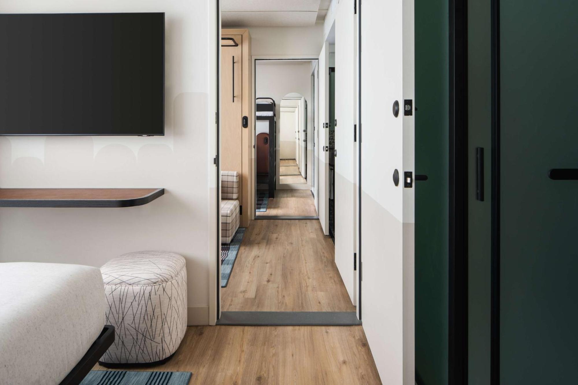 Motto By Hilton New York City Times Square Экстерьер фото